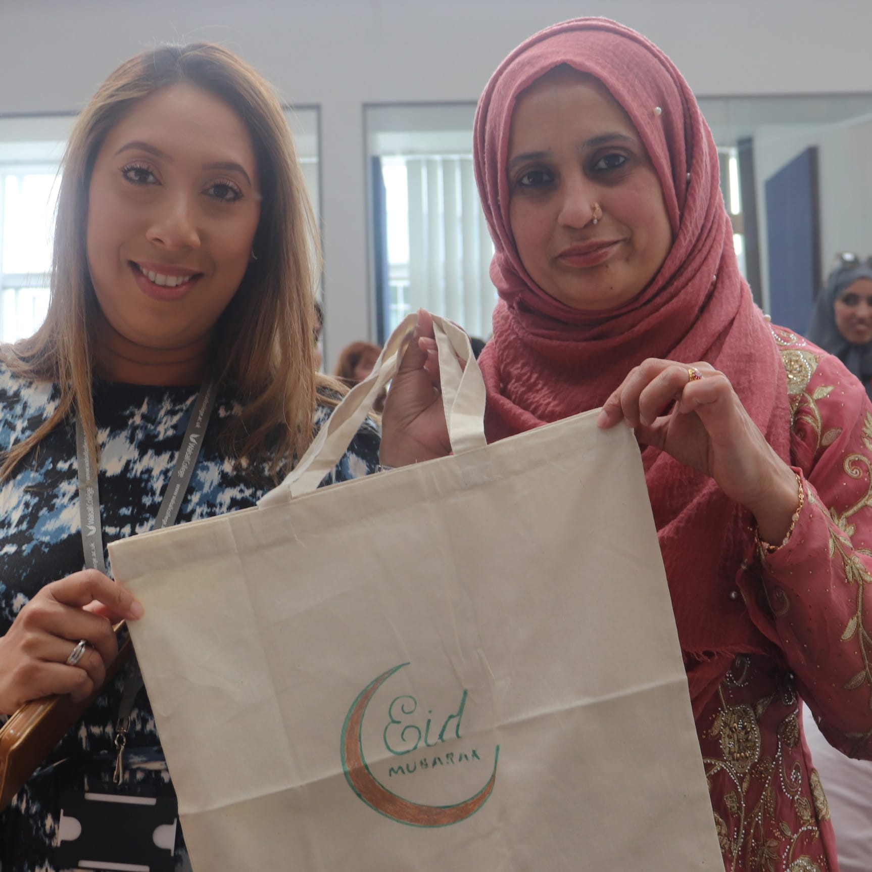 Lecturer and student pose with commemorative canvas bag